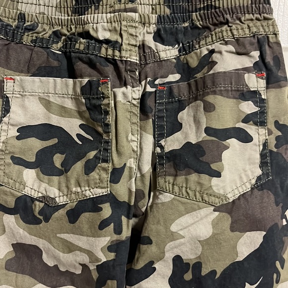 Little boys camo pants size 4- Life and Legend - Picture 4 of 6